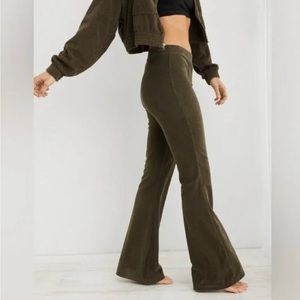 Aerie NWT Groove-On Rib Velour Flare Pant Nomad Olive Size Large short